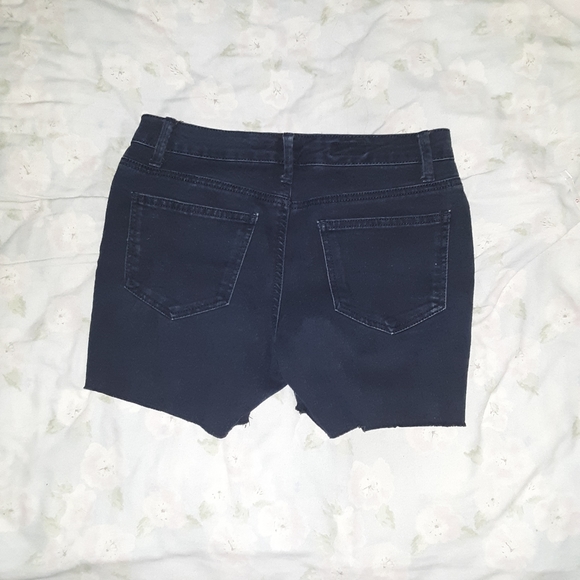 Cutoff denim shorts - Picture 2 of 4